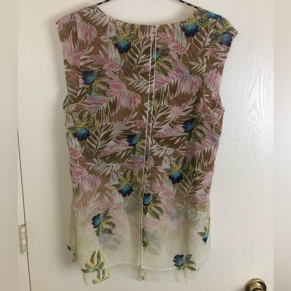 CAbi Tropical Print Parlor atop Split Back Layered Tank Blouse Women’s Size M - Picture 5 of 7